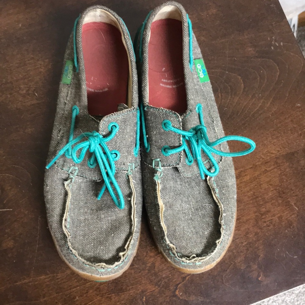 Used pair of women’s twisted X loafers